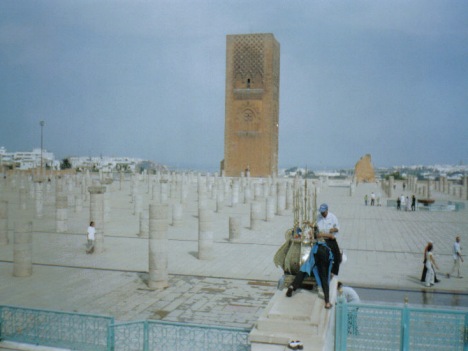 Maroko - Rabat - V pozadí veža Tour Hasan - 12