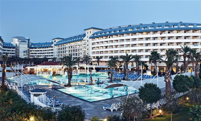 Crystal Admiral Resort Suites & SPA - 3