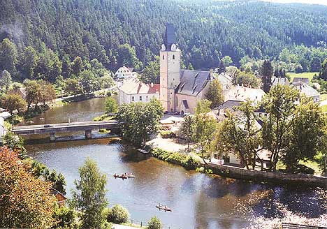 Pohľad zo zámku Rožmberk na obec - 3