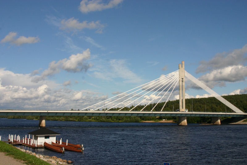 Fínsko - Most v Rovaniemi - administratívne centrum Laponska - 2