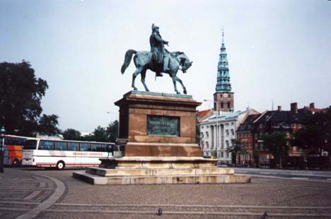 Nórsko - Oslo. Jazdecká socha Kráľa Karola XIV. - 0
