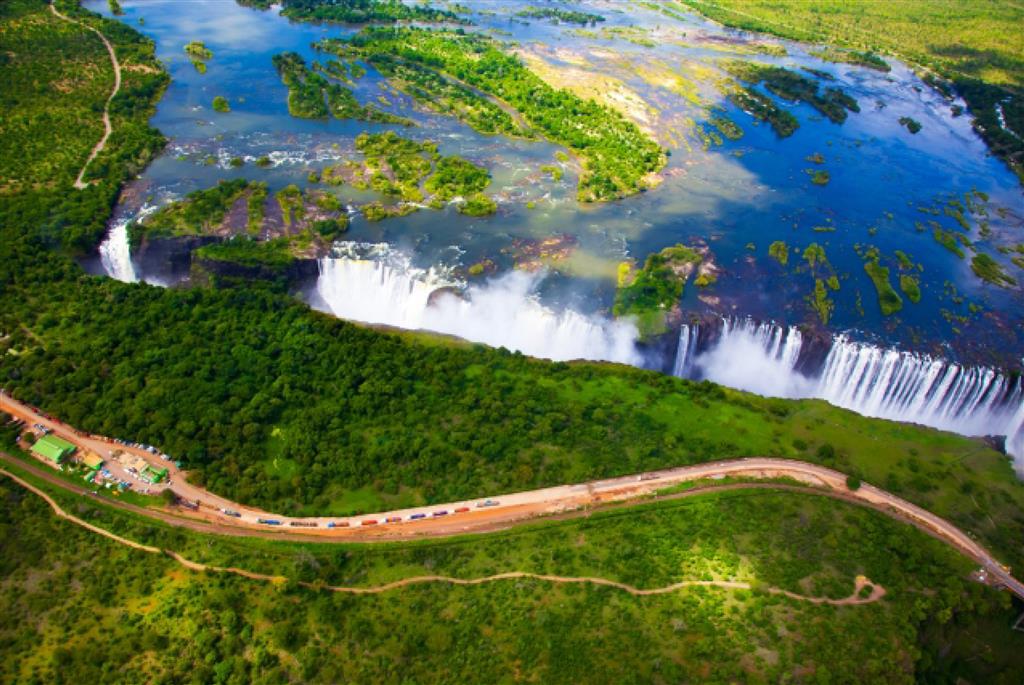 3x naj Afriky a Mozambik all inclusive - Mosi-Vodopády sú súčasťou dvoch národných parkov, NP ao-Tunya v Zambii a NP Victoria Falls v Zimbabw - 1