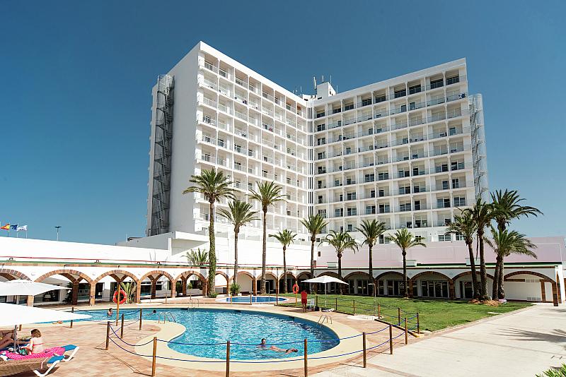 AluaSun Doblemar - celkový pohled na hotel a bazén - 1