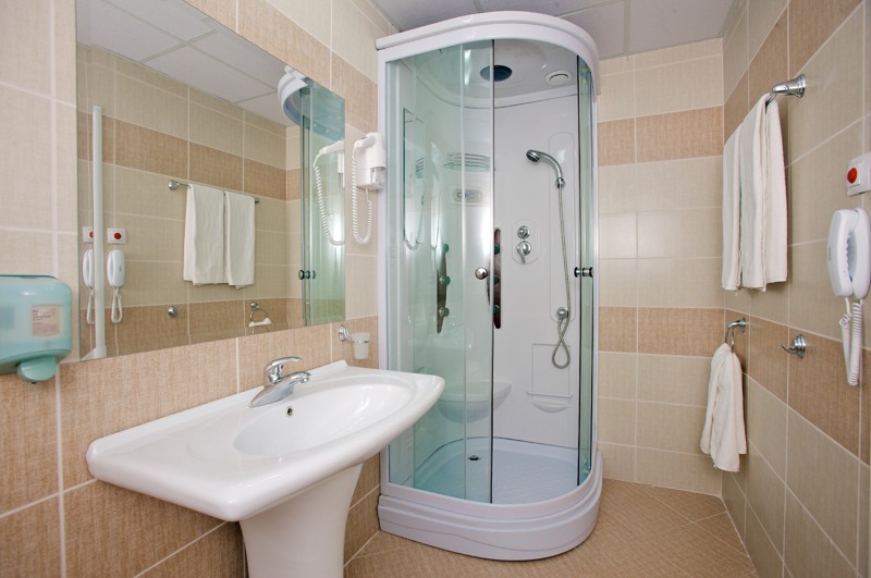 Kúpelňa v izbe v hoteli Kotva na Slnečnom pobreží