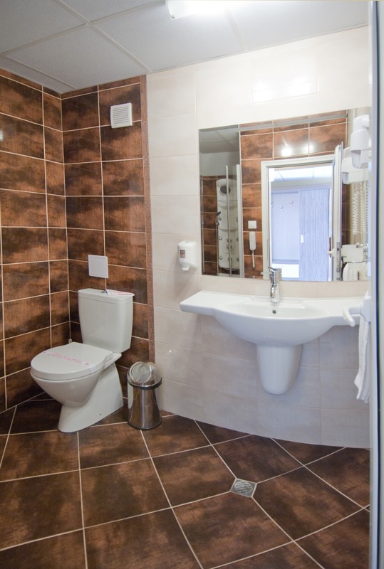 Kúpelňa v izbe v hoteli Kotva v Bulharsku