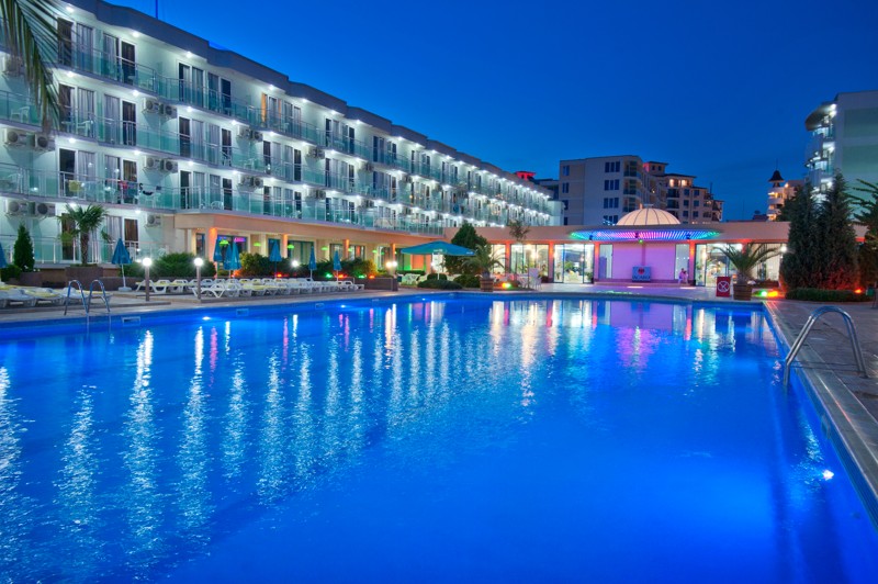 Hotelový bazén v hoteli Kotva, Bulharsko