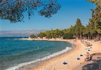 Chorvátsko - Ostrov Brač - Hotelový komplex Velaris - pláž