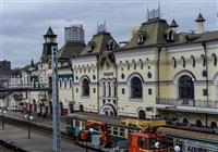 Vystupujeme v novom svete menom Vladivostok, kde železničná stanica patrí k najkrajším stavbám mesta