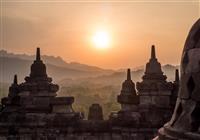 Jáva, Bali Deluxe - Sme na strednej Jáve. Borobudur je najkrajšou pamiatkou Indonézie.
foto?: Martin ŠIMKO — BUBO - 3