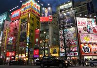 Najmodernejšie mesto na svete: Tokio# - Neónová Mekka elektroniky a videohier Akihabara.
foto?: Martin ŠIMKO — BUBO - 3