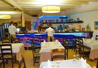 Monaco - Albánsko - Dürres - Hotel Monaco - reštaurácia s barom - 4