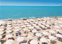 Albánsko - Dürres - Hotel Grand Blue Fafa - pláž pred hotelom