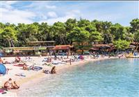 Chorvátsko - Biograd na Moru - Hotel Adria - pláž