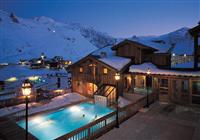 Rezidencia Chalet Les Airelles - Bazén hotela Village Montana 4* (© Village Montana) - Lyžovanie v Alpách  www.hitka.sk - 2