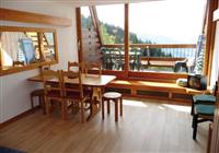 Anonymné rezidencie 1600 - Obývacia spálňa s jedálenským stolom (© ParadiskiTour) - Lyžovačky v Alpách  www.hitka.sk - 4