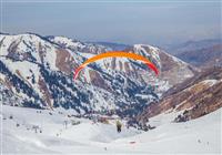 Ak ste nikdy nevyskúšali paragliding v zime, tak ho na tomto zájazde určite vyskúšajte! foto: Samuel