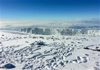 Kilimandžáro a gorily - Tu oceníte topánky s tvrdšou podrážkou. Záverečných niekoľko sto metrov bude práve po snehu. Foto: a - 3