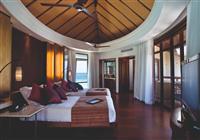 Maldivy - Constance Halaveli 5* - Interiér vily nad vodou. Úžasné ubytovanie vhodné pre páry a klientov, ktorí preferujú byť neustále  - 3