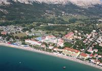 Chorvátsko - ostrov Krk - Baška - hotel Corinthia Baška - hotel z vtáčej perpektívy