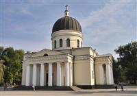 Katedrála Kristovho narodenia v centre Kišiňova je najznámejšou pamiatkou mesta a patrí medzi symbol