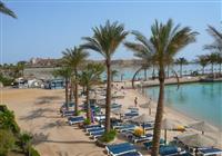Pláž pred hotelom Arabia Azur