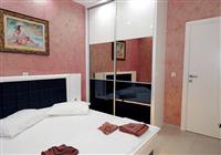 Butua Residence - dvoulůžková ložnice a denní místnost - typ Apt. 2+2 Comfort - 2