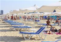 Bulharsko - Slnečné pobrežie - slnečníky a ležadlá na pláži
