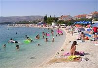 Dovolenka / zájazdy / cestovanie, Chorvátsko, ostrov Čiovo - apartmány Kartelo - pláž