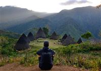 Komodo, Lombok, Flores, Rinca, Gili, Bali - Pohľad na tradičnú mangarajskú dedinku.
foto?: Martin ŠIMKO — BUBO - 3