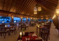 Maldivy - Vilamendhoo Island Resort & Spa# - Kvalitná bufetová reštaurácia Ahima odzkadľuje moderný vzhľad tradičnej maldivskej architektúry. Je  - 4