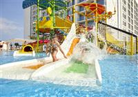 RIU Hotel & Resorts (ex. RIU Dubai) - Dieťa na šmýkľavke v hoteli RIU Dubai - 2