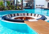 Posedenie v Stella Island Luxury Resort & Spa