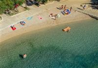 Chorvátsko - Vodice - Srima - apartmány Poseidon - pláž