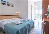 Hotel Adria Beach - 3