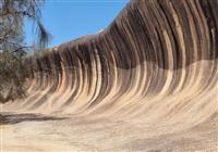 Západná Austrália, Vianočný a Kokosové ostrovy - Wave rock je kamenná formácia, ktorá naozaj pripomína prevaľujúcu sa vlnu
foto: Tomáš Hušek - BUBO - 3