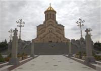 Gruzínsko - dobrodružný veľký okruh - Obrovský kláštor Tsminda Sameba je dnes najväčšsím svätostánkom celého Tbilisi. foto: BUBO archív - 4